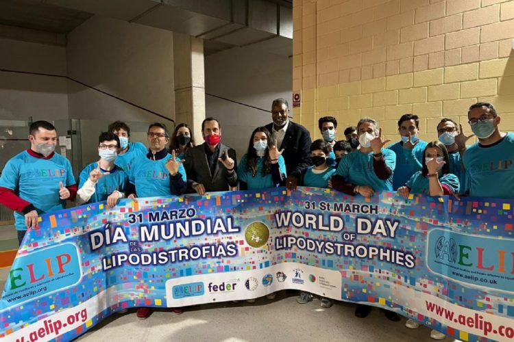 AELIP comparte: El FC Barcelona dona a AELIP una camiseta firmada por todos los jugadores del Primer equipo de BASKET