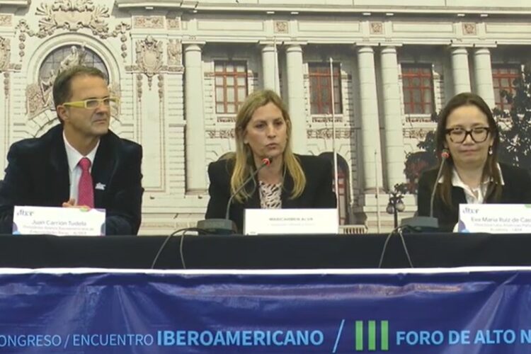 Conclusiones e Intercambio de Experiencias – Clausura del Encuentro -Congresista Maricarmen Alva  -Juan Carrión Tudela, Presidente de ALIBER  -Eva María Ruiz de Castilla, Directora de LAPA III FORO DE ALTO NIVEL XI CONGRESO IBEROAMERICANO DE ENFERMEDADES RARAS – ALIBER Lima, Perú 7 y 8 de noviembre de 2024